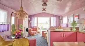 Fun Barbie Inspired, 6 Berth Caravan - Camber Sands Holiday Park, near the Beach - Image 2