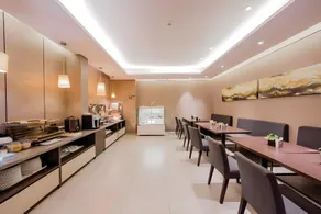 Home Inn Plus Shanghai Hongqiao Airport National Exhibition Center - Image 5