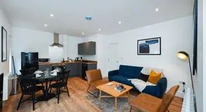 Charming 2Bed Flat - Spacious & Prime Location - Image 2