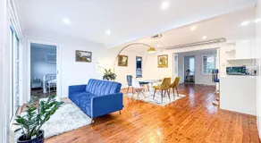 Spacious 4 Bedroom Home with Swimming Pool and Free Parking - Image 4
