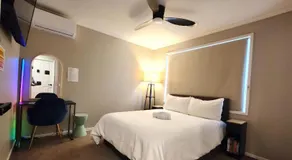 Private Room 3- The Smart Stay - Image 2