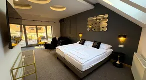 Grand Danube Hotel - Image 2