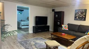 Luxury comforts getaway home - Image 2