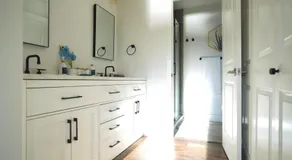 Stunning Waterfront 3BR Retreat - Perfect Getaway - Image 4