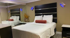 Relax Inn North Babylon - Image 3