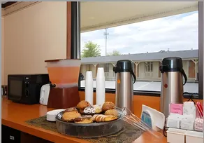 Americas Best Value Inn & Suites Warren Detroit - Image 4