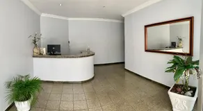 101- Lindo Apartamento Amplo e decorado, 2 quartos, sala, cozinha completa, mobiliario moderno, lavanderia , Excelente localização no bairro Bigorrilho - Image 4