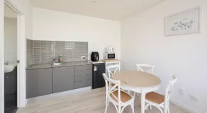 Self contained guest house Gold Coast - sleeps max 4 - Image 4