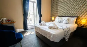 The Central Hotel - Image 2