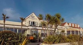 Roslin Beach Hotel - Image 2