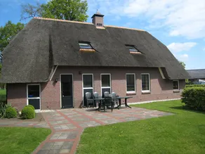 Farmhouse in Rheeze near Forest and Meadows - Image 2