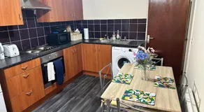 Airrose two bed apartment - Image 4