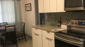 Bekahouse Hostel with parking, backyard and laundry - Image 3