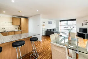 Superfast Broadband 2BD City Flat Farringdon - Image 4