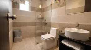 Onyx Suite Luxury Apartment # Lift # Garden # Ac rooms # Private Parking # Near Prem Mandir # Locate - Image 5