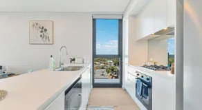 Vivid home in Bankstown 2B2B - Image 4