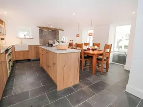 Chester House: Beautiful Cottage & Hot Tub - Image 5