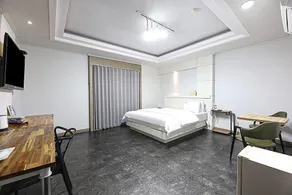 Q9 Motel Gumi - Image 4