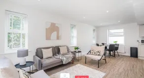 Beachside Retreat l Sun Terrace l Hot Tub l Free Parking l Seaside Escapes Short Lets & Serviced Accommodation - Image 4
