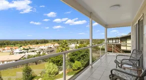 Eastern Views Beach House - Spacious Family Escape - Image 4