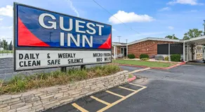 Guest Inn Rogers - Image 5