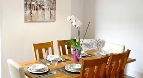 Newly Renovated 3 Bedroom House, 6 beds with 2 showers, near University Town Centre - Image 5