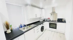 Brand new The Elegant Abode Apartment 2 Bedrooms, 1 Minute walk to shops restaurants cafe supermarket and high street - Image 5