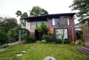 Log Cabin Hue with a nice garden with BBQ party. - Image 4