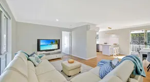 Water Views - Boat Parking - King Bed - Air Con - Image 2