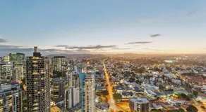 Cosy 1-Bed 41st Floor City Views - Image 4