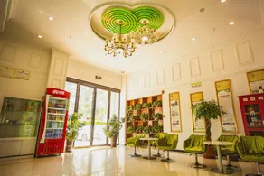 Vatica Jieshou City New Passenger Transport Center Hotel - Image 2
