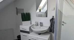 Helle Wohnung mit zwei Schlafzimmern - Image 2