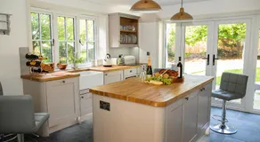 5Bed-10Guests-Fireplace-HotTub-Pets ok-Parking - Image 3