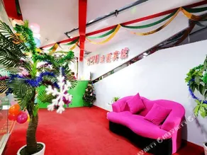 520 Themed Hotel - Image 5