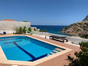 Luxury villa with Pool & Hot tub - Image 4