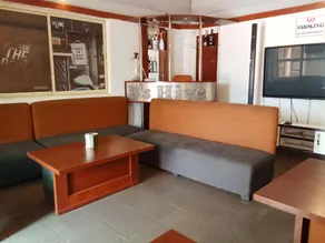 B's Hive Hotel and Suites - Image 3