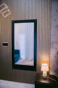 Queen Room with Garden View - Image 5