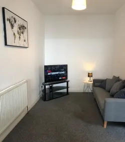 Relaxing Fenton Flat w/ Parking Available - Image 2