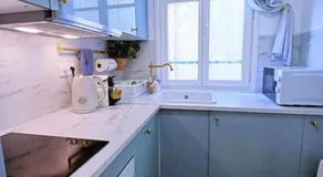 Au Petit Trianon Bleu - Image 4