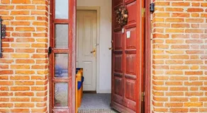 Quiet and cozy apartment close to nature in villa. - Image 3