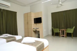 Grand Courtyard Business Hotel, Saligramam - Image 5
