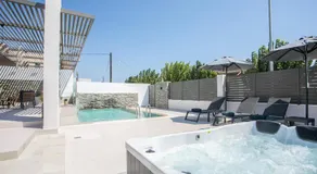 Maro Luxury Villa - Image 2