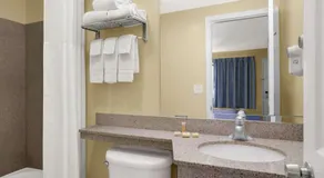 Days Inn by Wyndham Middletown - Image 5
