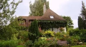 Grande maison calme avec jardin et rivière - Image 4