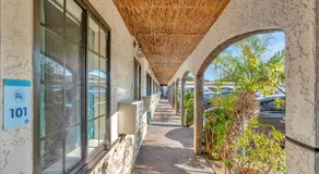 Royal Hawaiian Inn - Mid City, Los Angeles - Image 5
