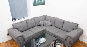 Glasgow - 2 Bedroom Apartment - Image 4