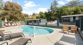 The Belle Sequoia Motel RM9 - Image 4