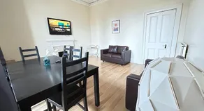 VS-Entire Flat-Central Scotland-Falkirk, Self-Check-in , Pet-friendly with Parking - Image 3