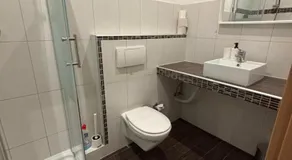 Doppelzimmer-TV-Bad- Kühlschrank-8 - Image 2