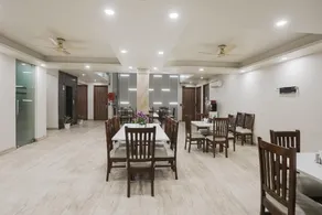 Super Townhouse The AMV Hotel - Image 3